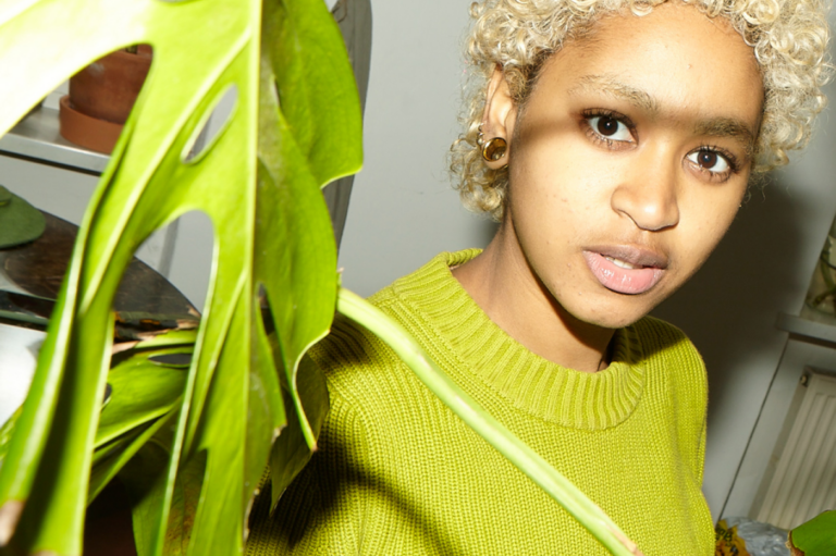 portraet-oumou-aidara-kuenstler-in