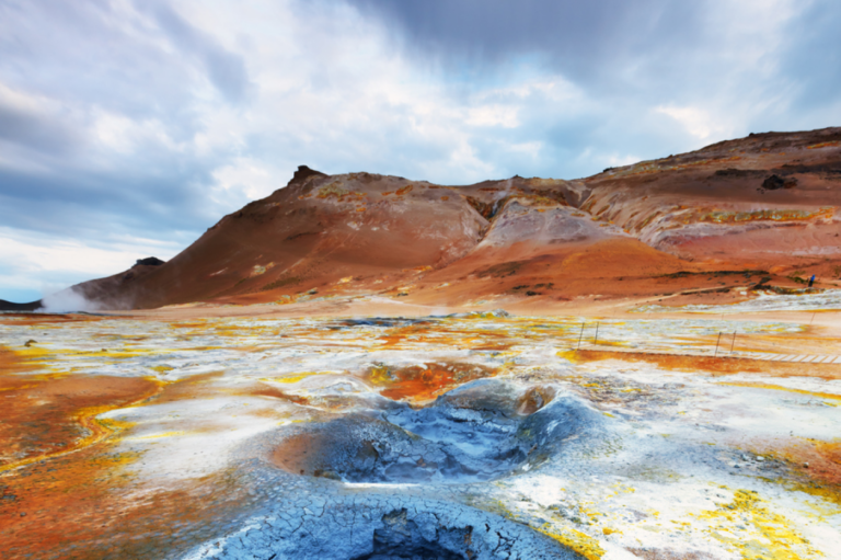 naehrstoffvorkommen-natur-buntes-gestein